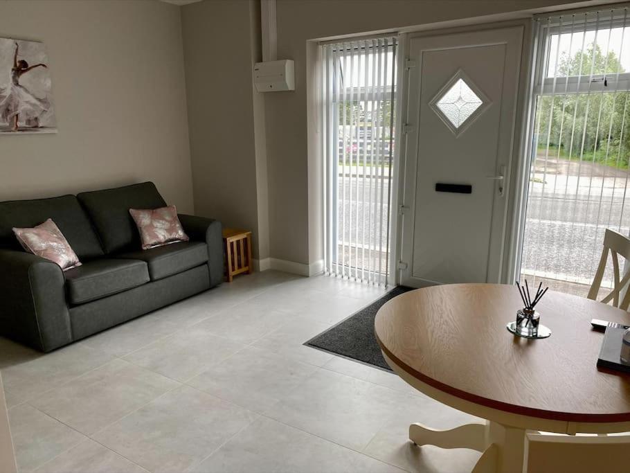 Erne Getaway No.7 Brand New 1 Bed Apartment Enniskillen Exterior foto